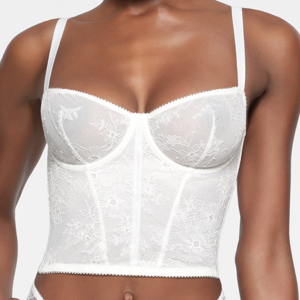 SKIMS Ultra Fine Lace Corset Marble White Med NWT (SK0118)